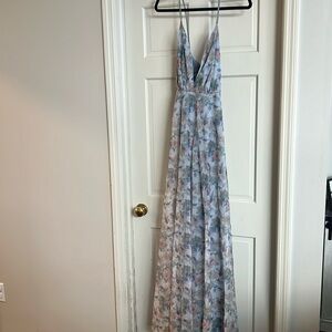 NWT Maniju Blue Flower Print Dress -Size Large
Beautiful dress for spring/summer